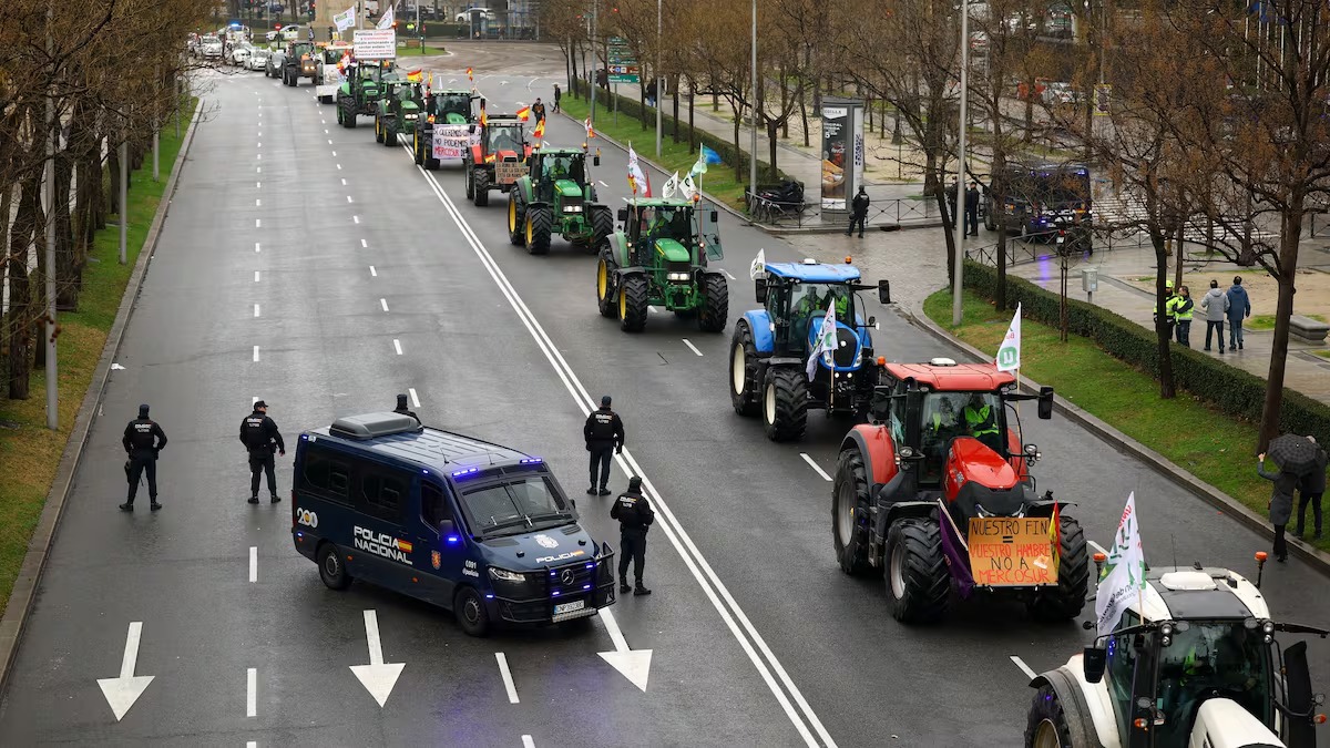 Cientos de tractores salen a la calle en Madrid contra la PAC y el acuerdo comercial de la UE con Mercosur