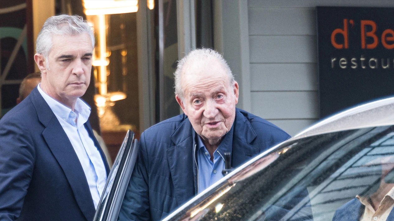 La Casa Real advierte al rey emérito que "debería recuperar su residencia fiscal en España" si quiere volver
